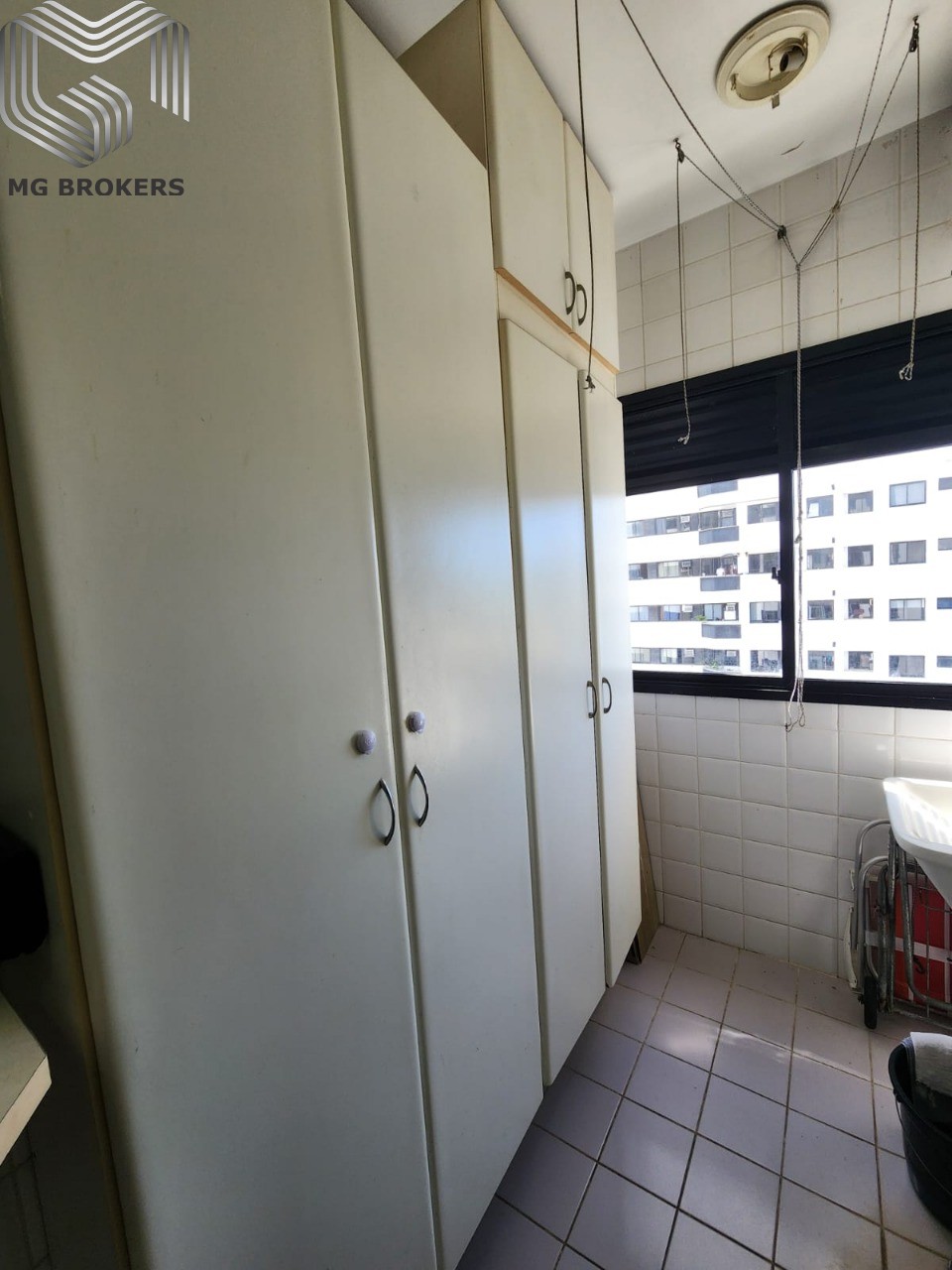 Conheça Foto 01 do imóvel - Apartamento à venda Rua Marlo da Costa e Souza, Barra da Tijuca, Rio de Janeiro - R$ 585.000 - MGB0483 - 8 Foto 01 - 8