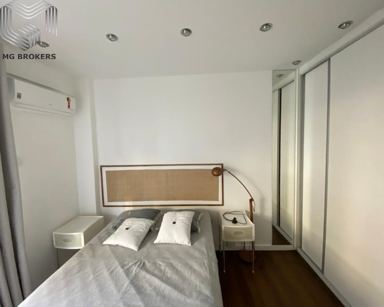 Conheça Foto 01 do imóvel - Apartamento à venda Avenida João Carlos Machado, Barra da Tijuca, Rio de Janeiro - R$ 1.370.000 - MGB0327 - 12 Foto 01 - 12