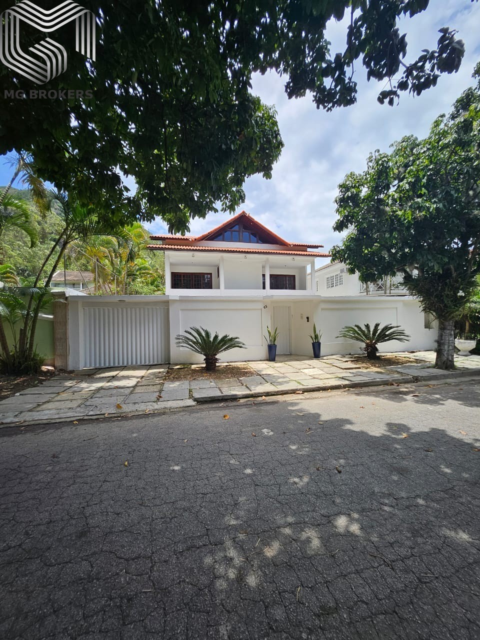 Conheça Foto 01 do imóvel - Casa em Condomínio à venda Rua Isis Dias Oliveira, Recreio dos Bandeirantes, Rio de Janeiro - R$ 2.200.000 - MGB0435 - 3 Foto 01 - 3