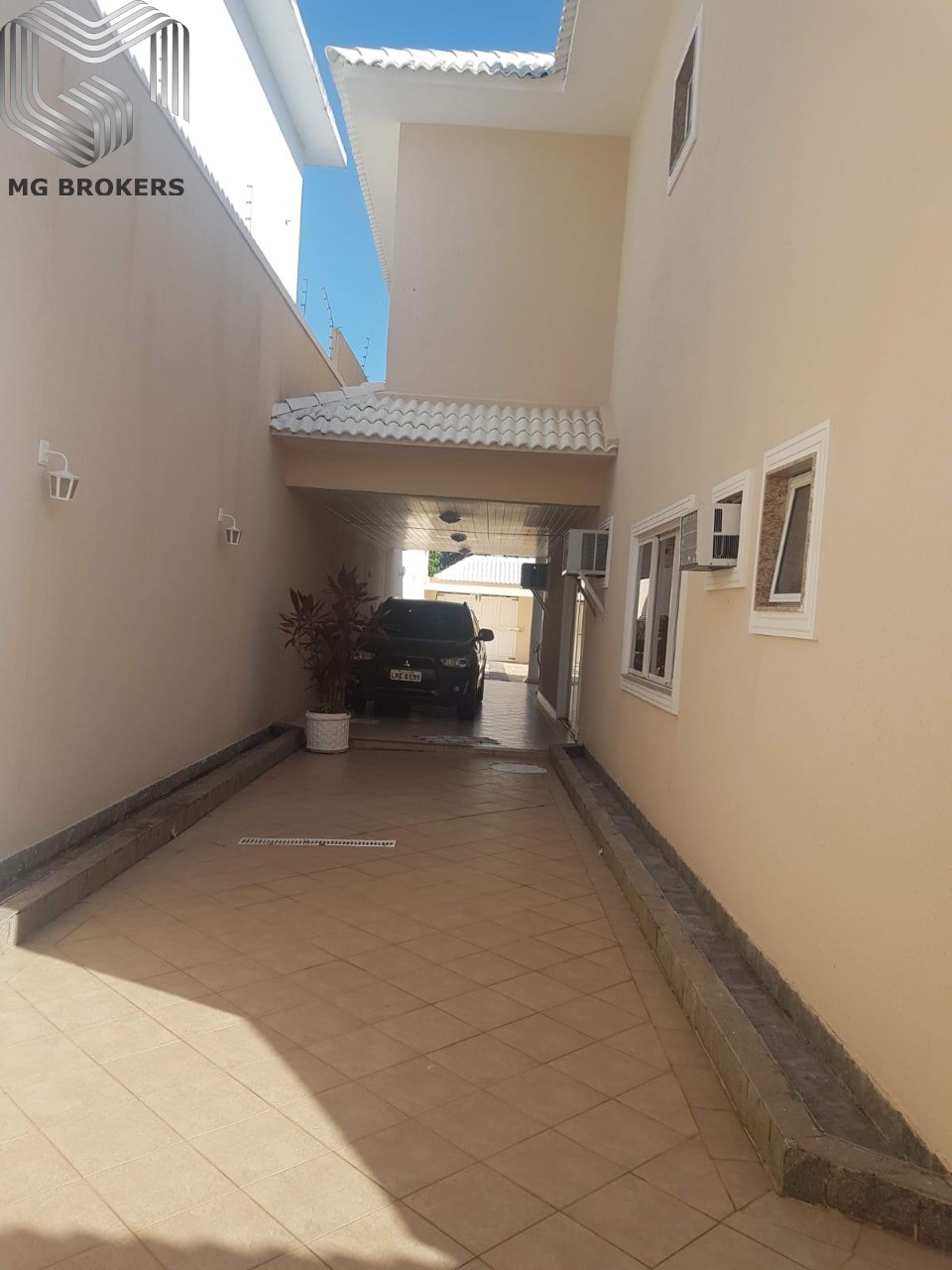 Conheça Foto 01 do imóvel - Casa em Condomínio à venda Rua Frei Jacinto Infantino, Barra da Tijuca, Rio de Janeiro - R$ 3.670.000 - MGB0434 - 26 Foto 01 - 26