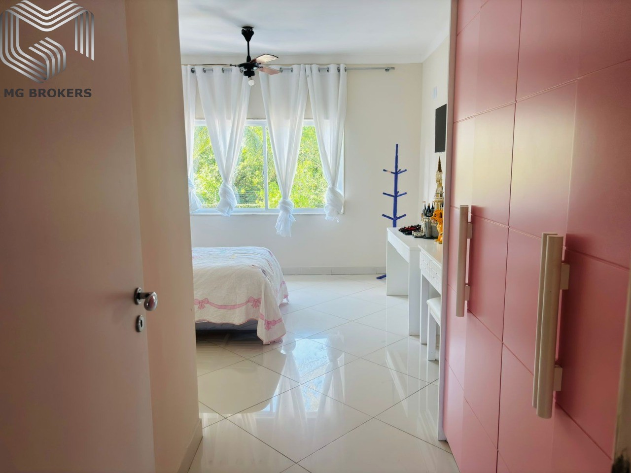 Conheça Foto 01 do imóvel - Casa em Condomínio à venda Rua Pio Borges de Castro, Barra da Tijuca, Rio de Janeiro - R$ 3.800.000 - MGB0459 - 14 Foto 01 - 14
