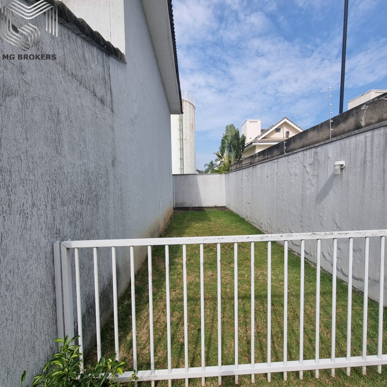 Conheça QUINTAL LATERAL do imóvel - Casa à venda Avenida Tim Maia, Recreio dos Bandeirantes, Rio de Janeiro - R$ 1.700.000 - MGB0461 - 9 QUINTAL LATERAL - 9