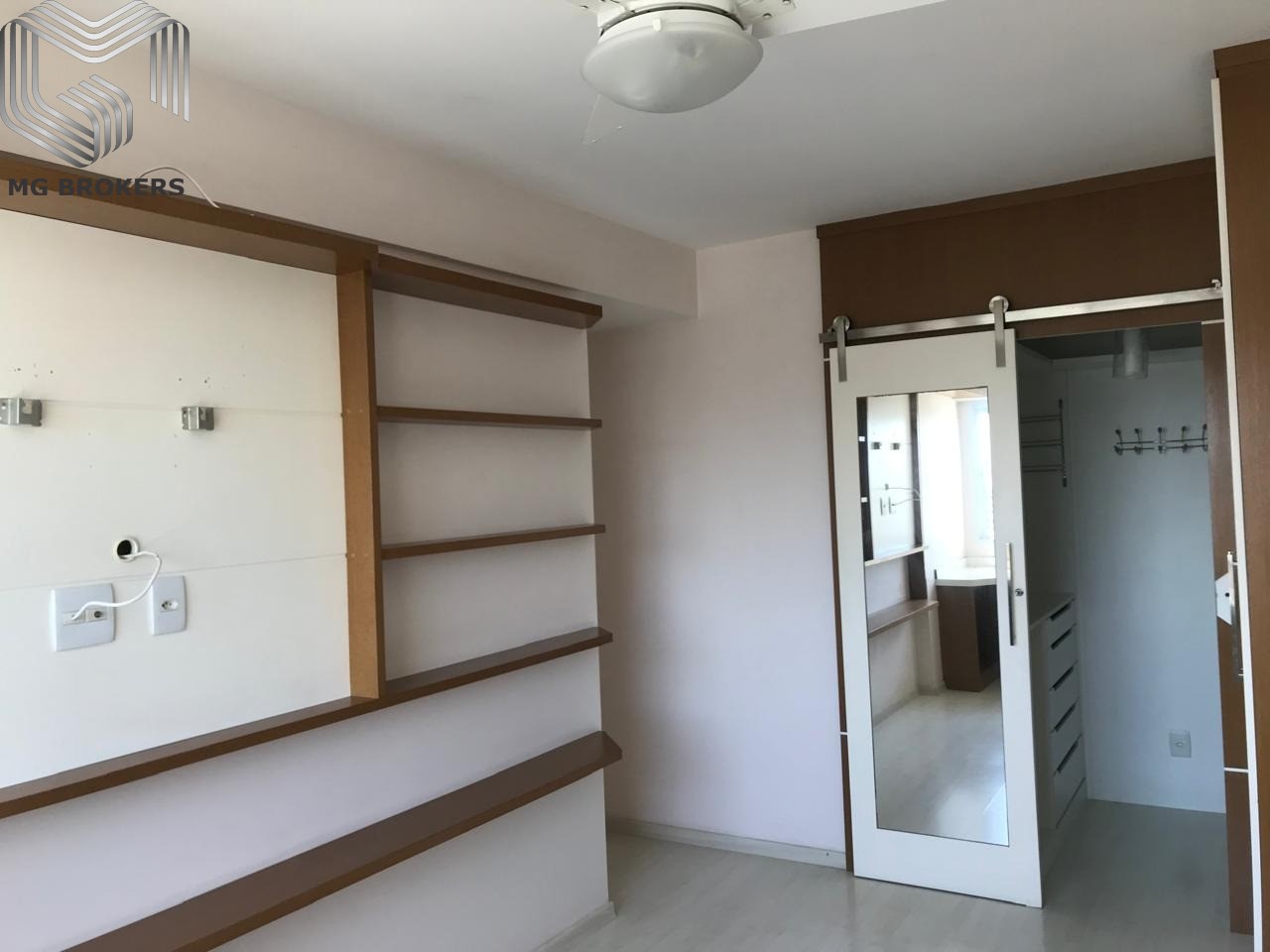 Conheça Foto 01 do imóvel - Apartamento à venda Avenida Embaixador Abelardo Bueno, Barra da Tijuca, Rio de Janeiro - R$ 1.030.000 - MGB0465 - 10 Foto 01 - 10