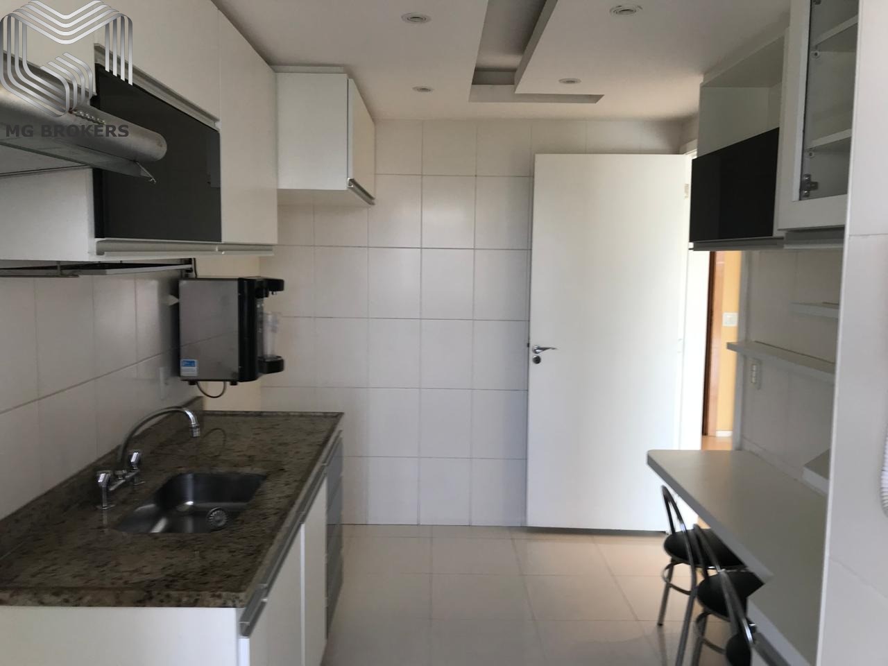 Conheça Foto 01 do imóvel - Apartamento à venda Avenida Embaixador Abelardo Bueno, Barra da Tijuca, Rio de Janeiro - R$ 1.030.000 - MGB0465 - 17 Foto 01 - 17