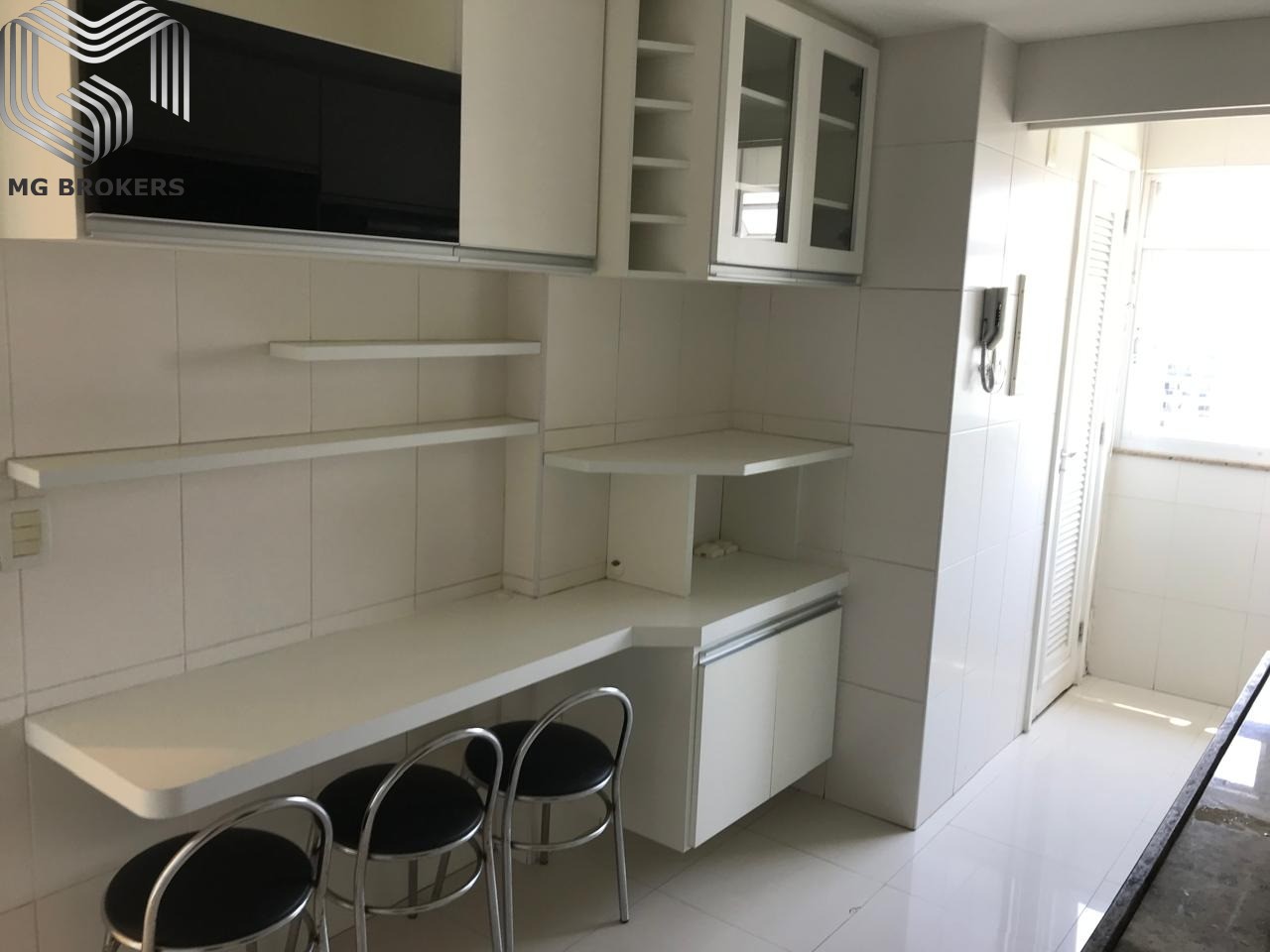 Conheça Foto 01 do imóvel - Apartamento à venda Avenida Embaixador Abelardo Bueno, Barra da Tijuca, Rio de Janeiro - R$ 1.030.000 - MGB0465 - 18 Foto 01 - 18