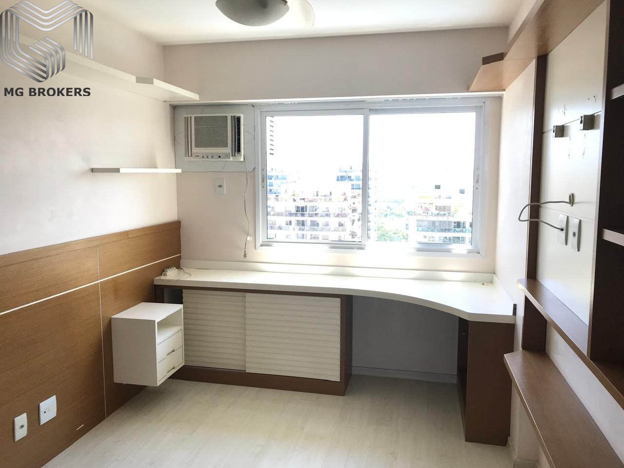 Conheça Foto 01 do imóvel - Apartamento à venda Avenida Embaixador Abelardo Bueno, Barra da Tijuca, Rio de Janeiro - R$ 1.030.000 - MGB0465 - 9 Foto 01 - 9