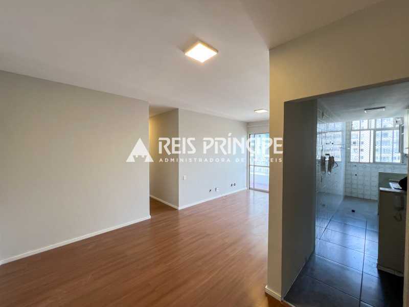 Conheça IMG_3650 do imóvel - EXCELENTE APARTAMENTO COM 2 QUARTOS, SENDO 1 SUÍTE PARA ALUGAR NA BARRA DA TIJUCA - PARQUE DAS ROSAS - AP1144 - 3 IMG_3650 - 3