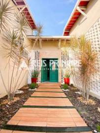 Ótima localização - CASA LINEAR COM 3 SUÍTES A VENDA NO ANIL - BOSQUE DOS ESQUILOS - CA0515