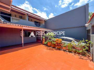 Ótima localização - CASA DUPLEX COM 3 QUARTOS SUÍTES À VENDA NA CURICICA - CA0551