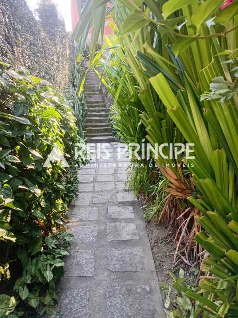 WhatsApp Image 2025-10-08 at 1 - 3