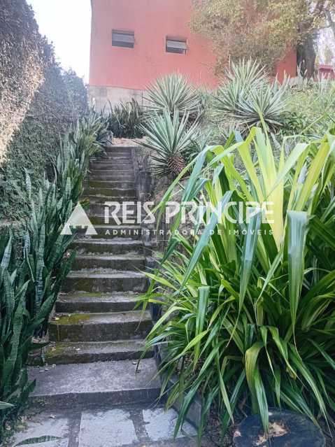 WhatsApp Image 2025-10-08 at 1 - 4