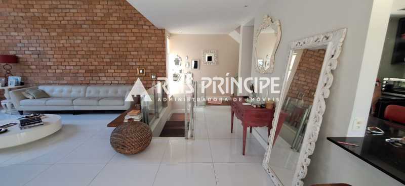 WhatsApp Image 2025-10-13 at 1 - 8