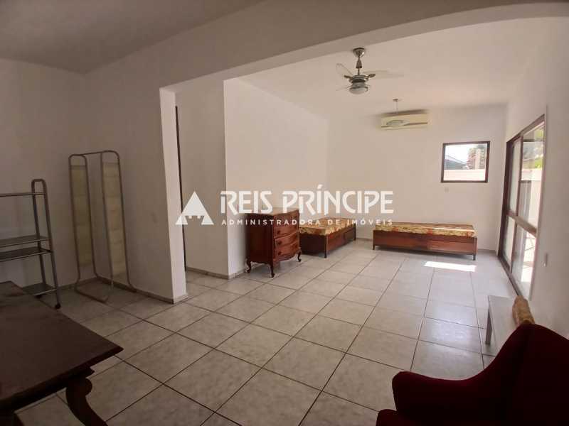 Conheça WhatsApp Image 2025-12-17 at 1 do imóvel - OTIMA CASA DUPLEX 5 QUARTOS, SENDO 2 SUÍTES PARA ALUGAR NA BARRA DA TIJUCA - CA0682 - 22 WhatsApp Image 2025-12-17 at 1 - 22