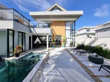 EXCELENTE TRIPLEX 4 QUARTOS, SENDO 3 SUÍTES PARA ALUGAR NO RECREIO - CA0689