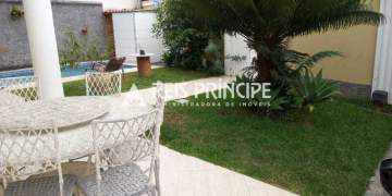 Ótima localização - EXCELENTE CASA TRIPLEX COM 5 QUARTOS SENDO 3 SUÍTES PARA VENDA EM VARGEM GRANDE - CA0703