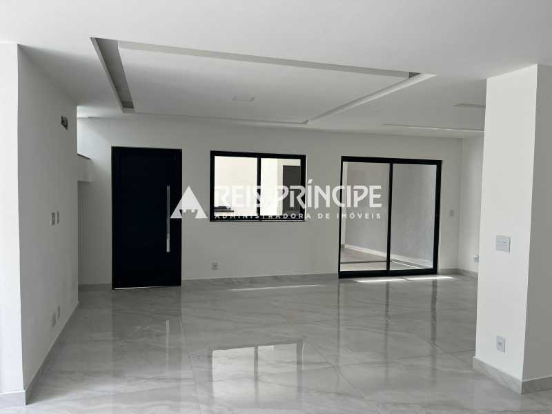 Conheça WhatsApp Image 2026-08-03 at 1 do imóvel - EXCELENTE CASA TRIPLEX COM 3 SUÍTES PARA VENDA EM VARGEM PEQUENA - CA0752 - 17 WhatsApp Image 2026-08-03 at 1 - 17