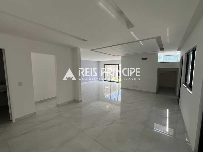 Conheça WhatsApp Image 2026-08-03 at 1 do imóvel - EXCELENTE CASA TRIPLEX COM 3 SUÍTES PARA VENDA EM VARGEM PEQUENA - CA0752 - 16 WhatsApp Image 2026-08-03 at 1 - 16