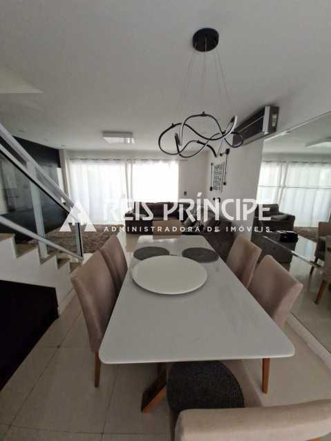 Conheça WhatsApp Image 2026-09-01 at 1 do imóvel - ÓTIMA CASA TRIPLEX 4 QUARTOS, SENDO 3 SUÍTES PARA VENDA NO RECREIO DOS BANDEIRANTES - CA0758 - 14 WhatsApp Image 2026-09-01 at 1 - 14