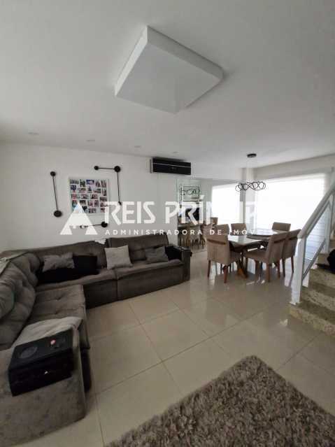Conheça WhatsApp Image 2026-09-01 at 1 do imóvel - ÓTIMA CASA TRIPLEX 4 QUARTOS, SENDO 3 SUÍTES PARA VENDA NO RECREIO DOS BANDEIRANTES - CA0758 - 15 WhatsApp Image 2026-09-01 at 1 - 15
