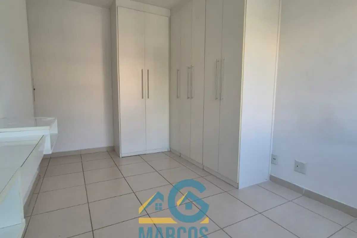 07_quarto 01 armário - 8