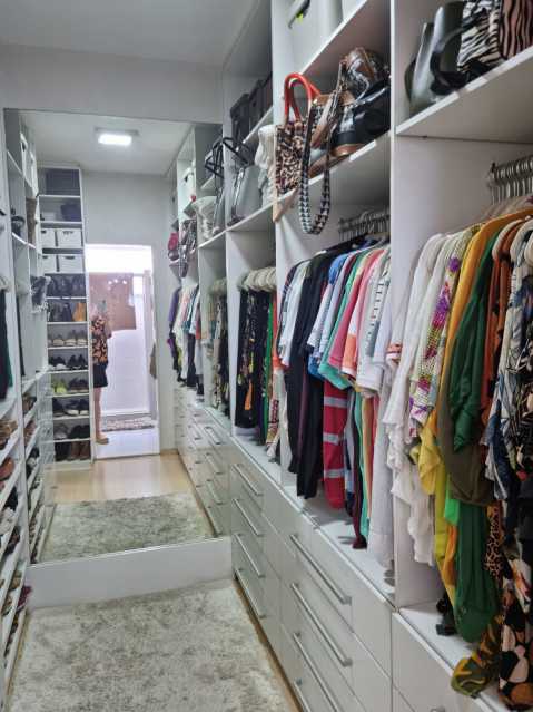 Conheça WhatsApp Image 2025-02-26 at 1 do imóvel - Valqueire luxo casa 4 qts suíte terraço piscina 3 vgs - VLCN40019 - 24 WhatsApp Image 2025-02-26 at 1 - 24