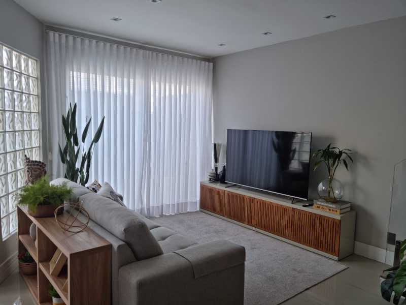 Conheça WhatsApp Image 2025-02-26 at 1 do imóvel - Valqueire luxo casa 4 qts suíte terraço piscina 3 vgs - VLCN40019 - 27 WhatsApp Image 2025-02-26 at 1 - 27