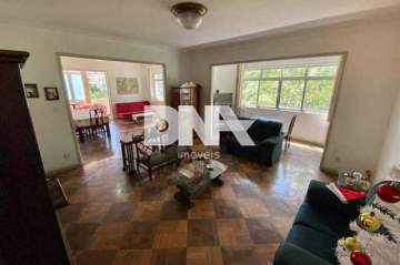 Hilário de Gouveia. Posto 3. Área espaçosa de 243m². Quatro quartos, sendo uma suíte. totalmente sol da manhã. - NSAP40840