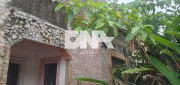 Oportunidade - Magnífica oportunidade no Grajaú para moradia e incorporação,casa frente de rua com jardim, 3 quartos, anexo e 7 vagas. - NTCA30130