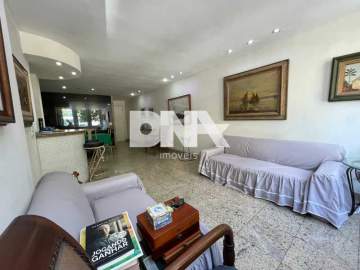 Ótima localização - Leblon - 1ª quadra, salão, 3 quartos, sendo 1 suíte e vaga escriturada! - LEAP30784