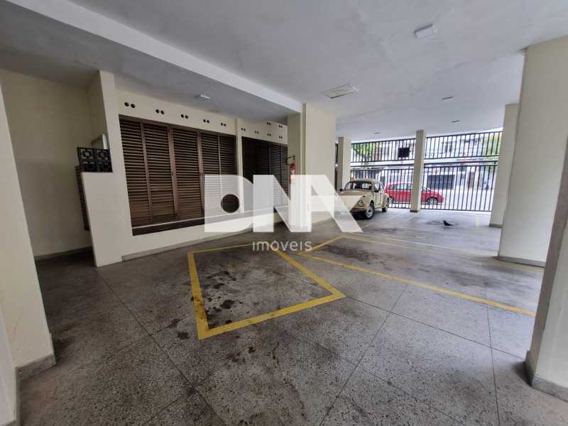 Garagem no pilotis.  - 27