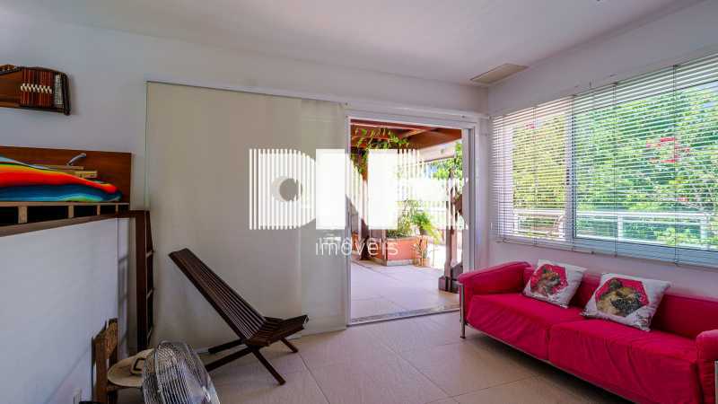 8223e9f1-dfaf-4070-aa18-5b3702 - 21