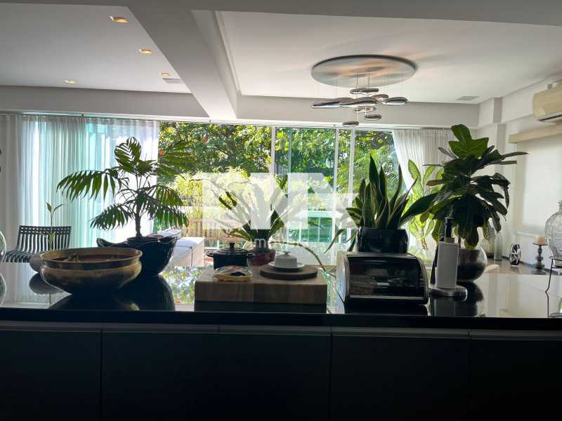 e92a2106-882b-4c5c-9d90-102cd0 - 15