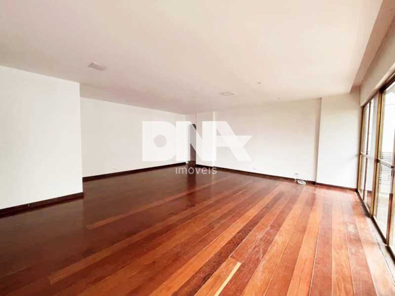 Imperdível - Excelente apartamento com 140m², composto por 3 quartos, sendo 1 suíte com varanda, ideal para quem valoriza privacidade e bem-estar. Os dormitórios são bem distribuídos, arejados e aconchegantes. - LEAP31212