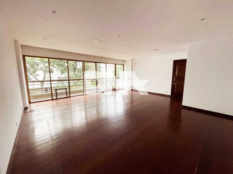 Imperdível - Excelente apartamento com 140m², composto por 3 quartos, sendo 1 suíte com varanda, ideal para quem valoriza privacidade e bem-estar. Os dormitórios são bem distribuídos, arejados e aconchegantes. - LEAP31212