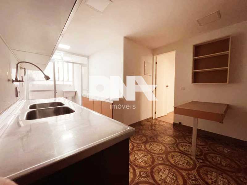 Imperdível - Excelente apartamento com 140m², composto por 3 quartos, sendo 1 suíte com varanda, ideal para quem valoriza privacidade e bem-estar. Os dormitórios são bem distribuídos, arejados e aconchegantes. - LEAP31212