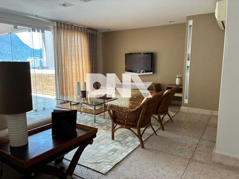 89d9998c-898f-47ff-aa39-42dab5 - 18