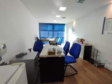Ótima localização - SALA CORMECIAL / CENTRO / AO LADO DO METRÔ / VISTA LIVRE - HTSL00012