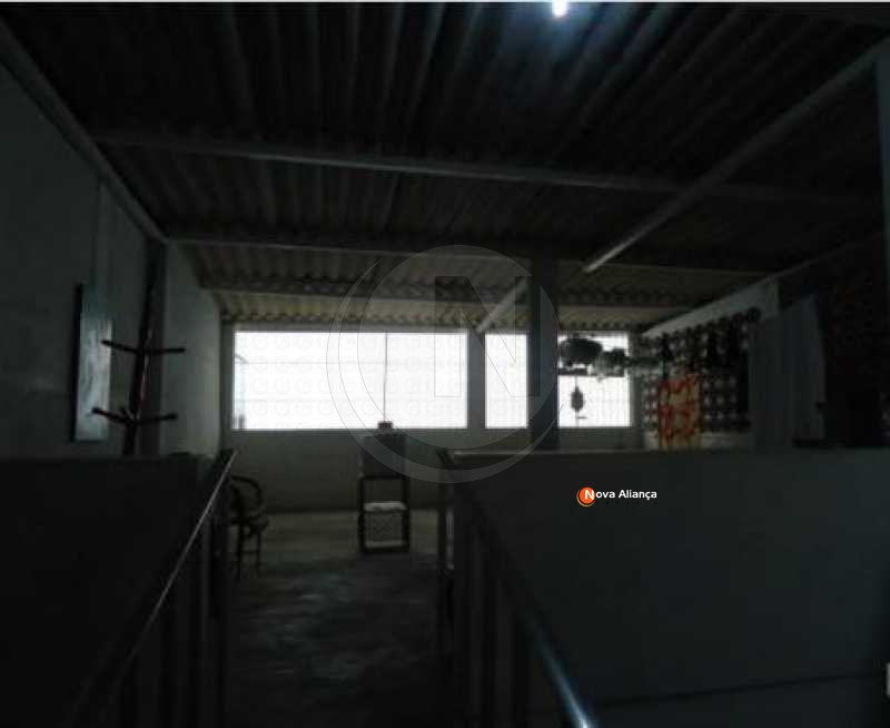 eb5db93518584fcfa578_g - 13
