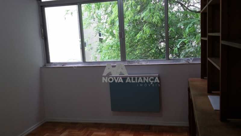 foto 10_quarto estante - 10
