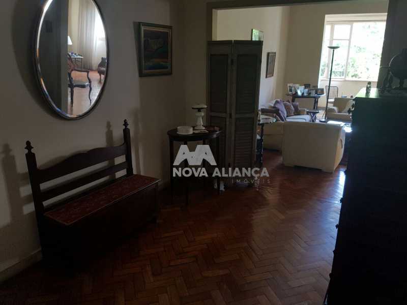 HALL DE ENTRADA. - 6