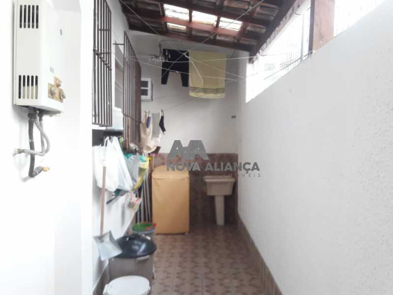 ÁREA DE SERVIÇO - 24