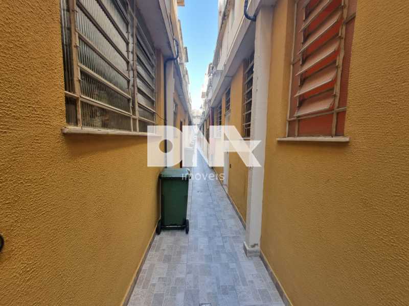 Corredor de serviço do prédio. - 13