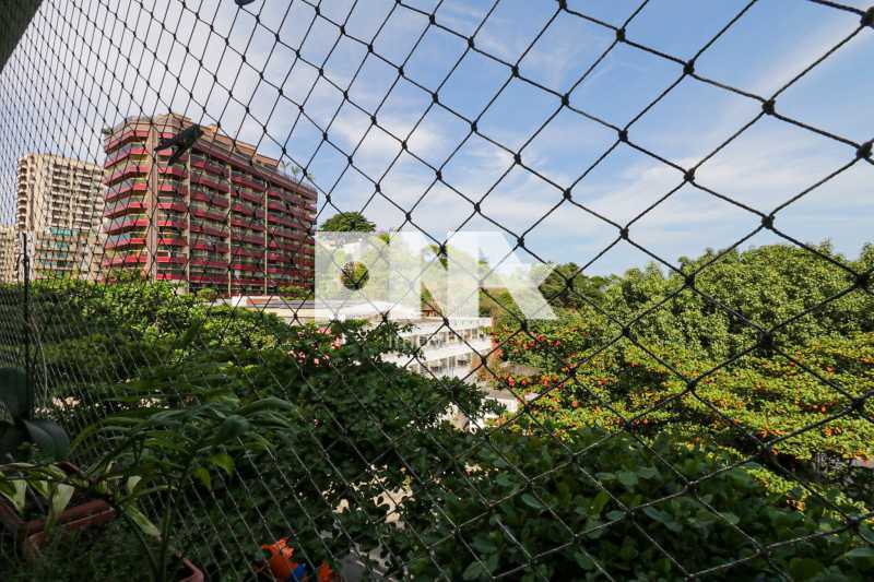 DB25E261-3368-45B0-A72D-1B67B7 - 3