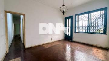 Ótima localização - Botafogo, casa de rua linear, 3 quartos com possibilidade de suíte, área externa, acesso a laje podendo expandir, 126m² - NCCA30015