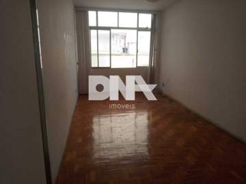 Bom imovel de 3 quartos possibilidade suite com sala bem grande janeloes claro e arejado com 2 banheiros sociais cozinha ampla com dependencia completa literalmente na praça saens pena ao lado do shopping 45 e bem silencioso por ser de fundos - NTAP32386