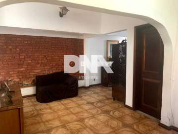 Oportunidade - Santa Teresa, casa de rua triplex, 4 quartos, 1 vaga, 300m². - NBCA40084