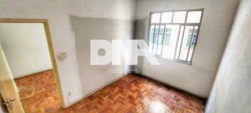 Bom imovel de 45 m em rua tranquila e arborizada com um quarto sala em dois ambientes cozinha espaçosa banheiro de serviço e dependencia com vaga garantida sem custo. Predio bem administrado com condominio em conta - NTAP10562