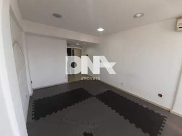 Ótima localização - SALA COMERCIAL NA PRAÇA SAENS PENA!! - FLSL00002