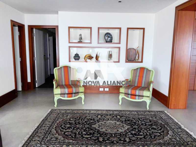 43786_G1543957072 - 10