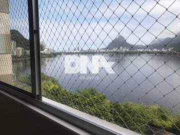 RESIDÊNCIA EXCLUSIVA COM VISTA DESLUBRANTE PARA A LAGOA . - NBAP34154